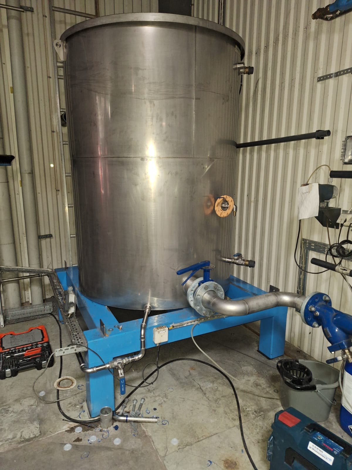 Installation av rostfri tank